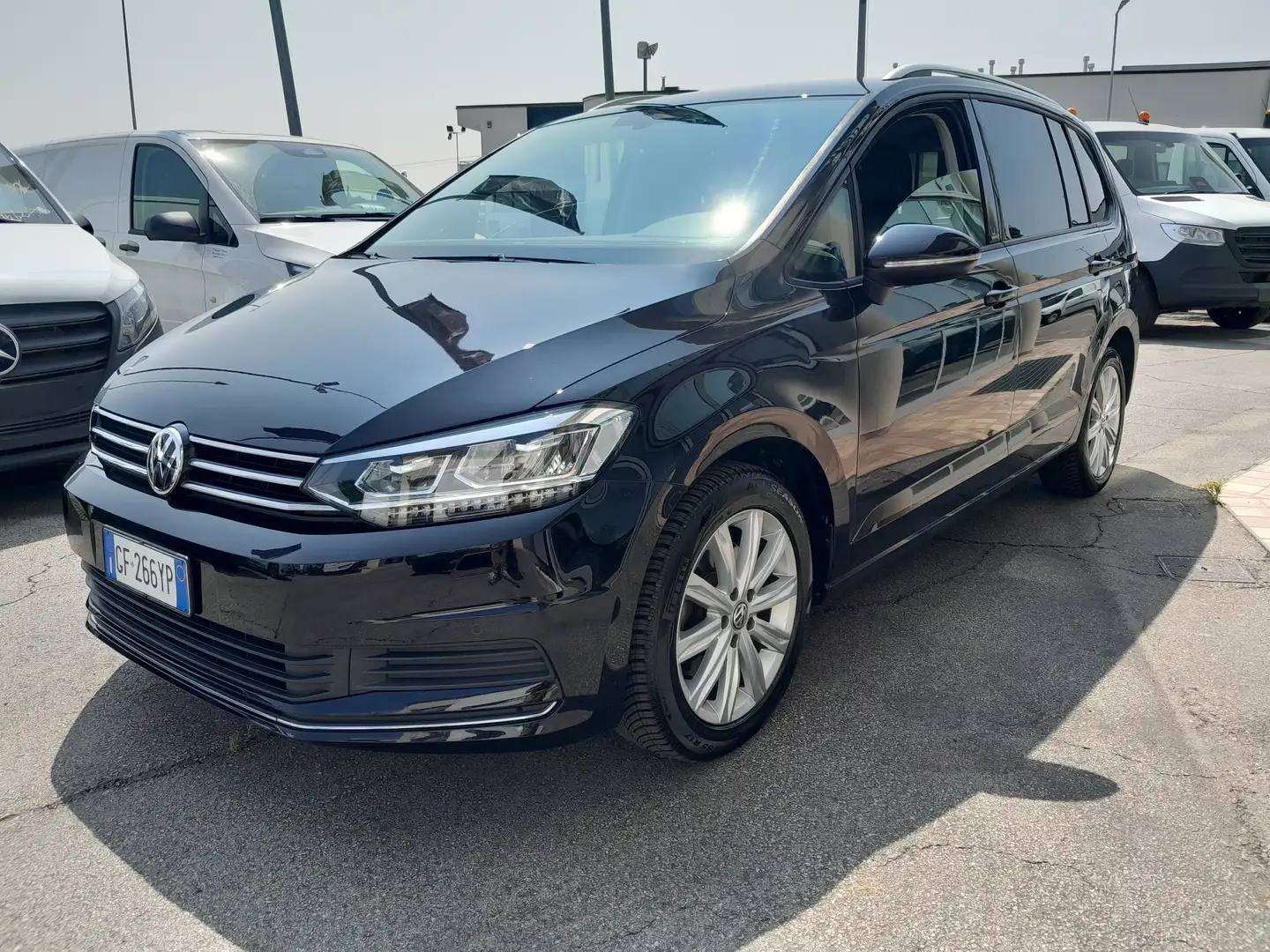 Volkswagen Touran 2.0 tdi United 7 posti Nero - 2