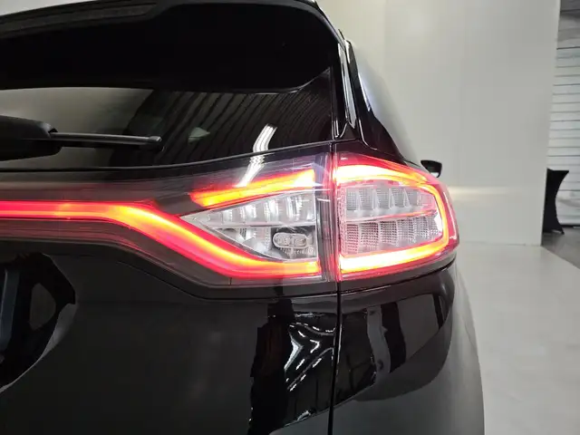 Ford Edge view 29