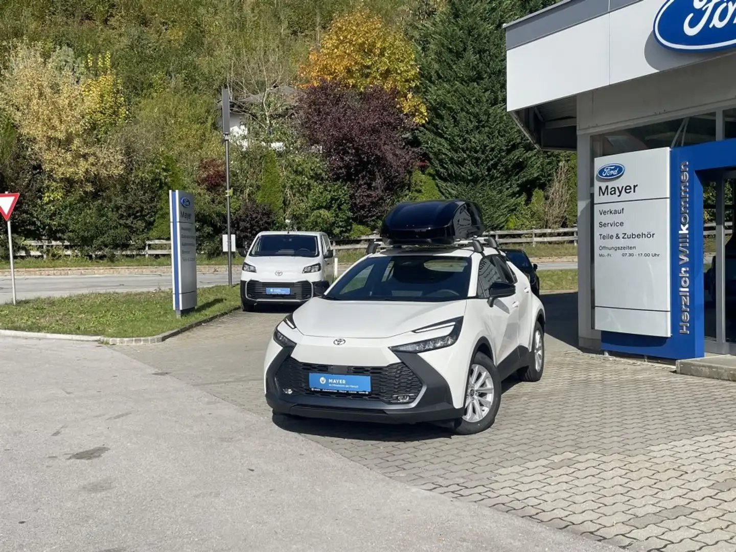 Toyota C-HR 1,8 Hybrid E-CVT Active Blanc - 2