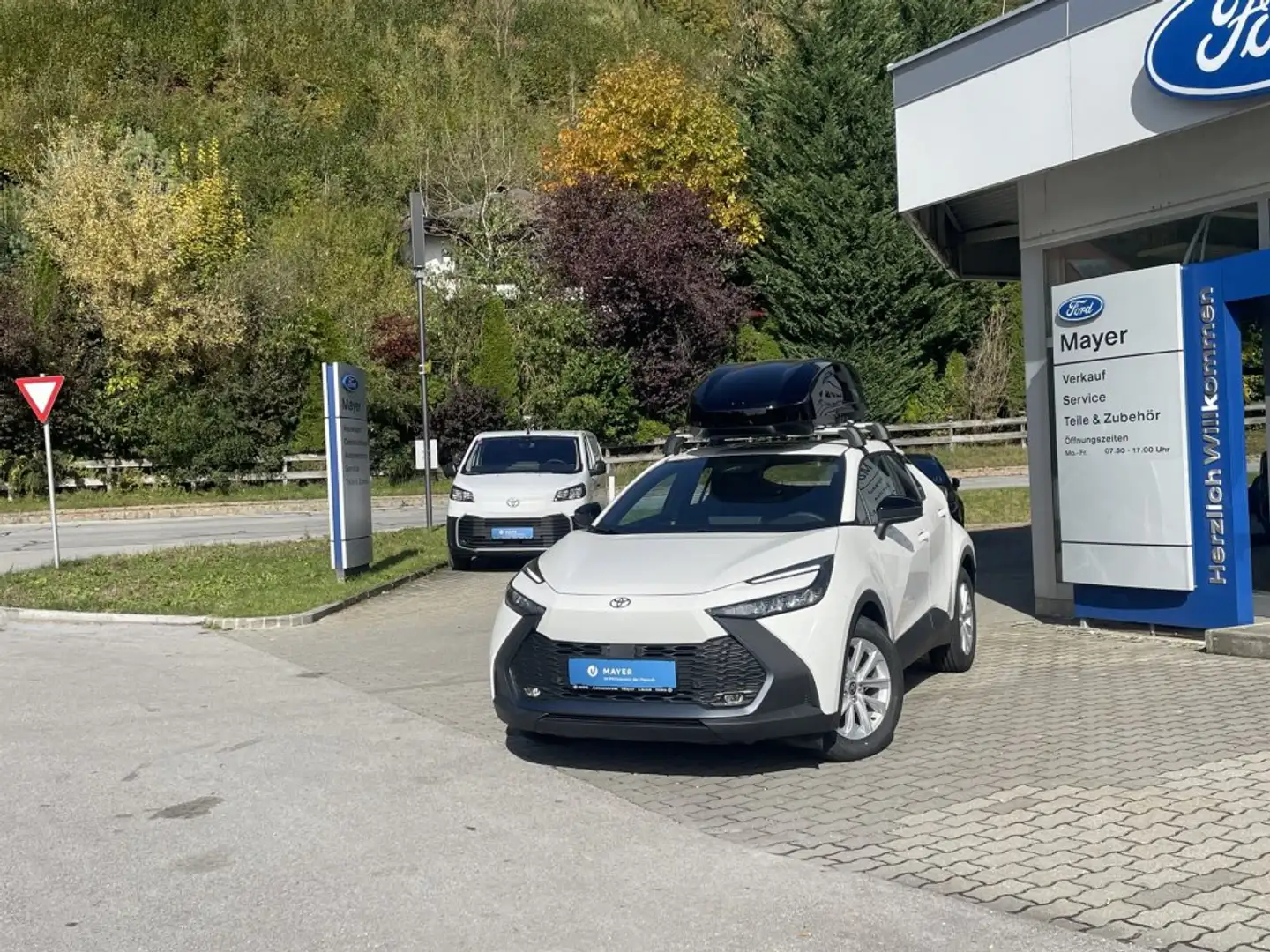 Toyota C-HR 1,8 Hybrid E-CVT Active Blanc - 1
