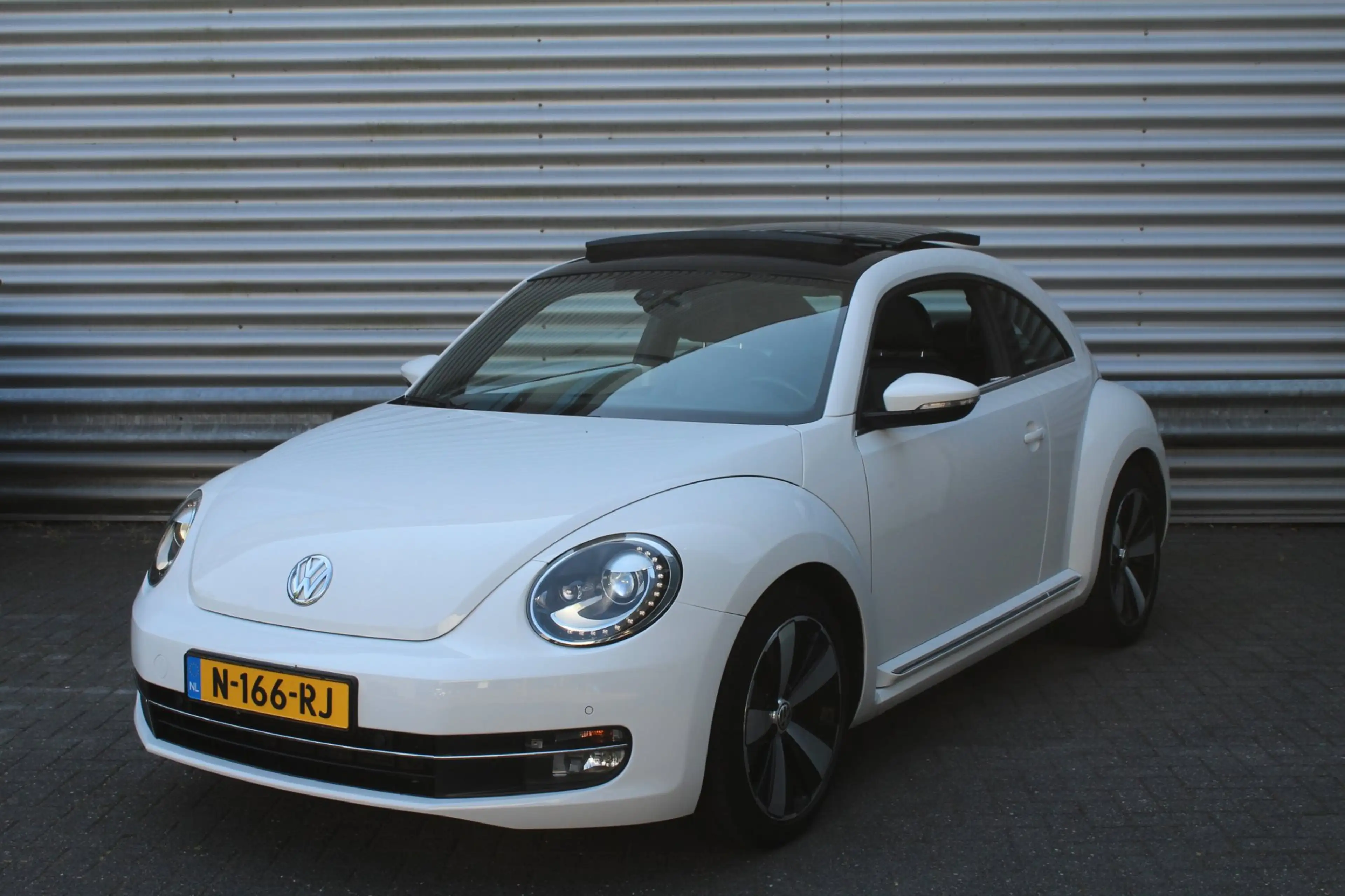 Volkswagen Beetle 1.4 TSI 161pk Sport Panoramadak Fender Leder