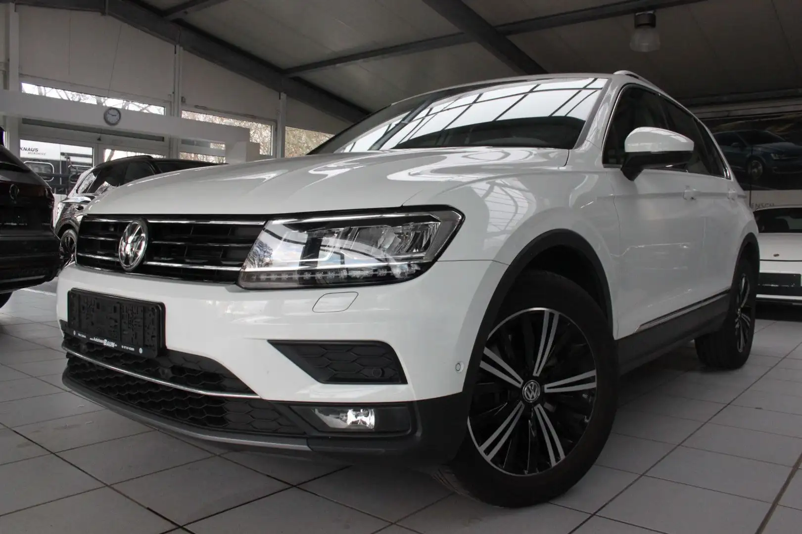 Volkswagen Tiguan /HIGHL/DSG/AHK/ACC/STZHZ/NAVI/4MOT/KAME/PD Weiß - 2