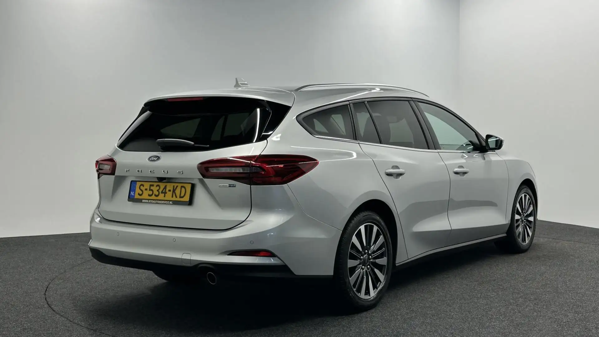 Ford Focus Wagon 1.0 EcoBoost Hybrid Titanium X CAMERA CARPLA Grau - 2