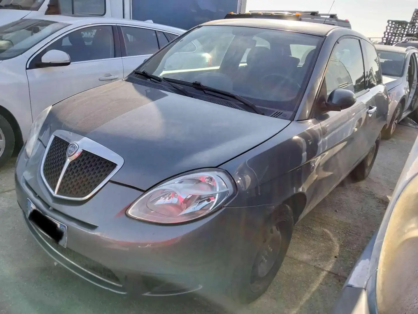 Lancia Ypsilon 1.2 Benz. Gris - 2