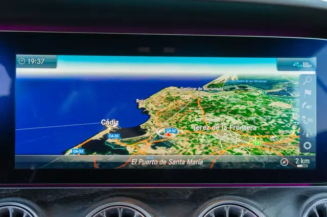 Mercedes-Benz E-Class view 11
