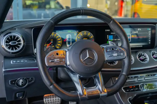 Mercedes-Benz E-Class view 9