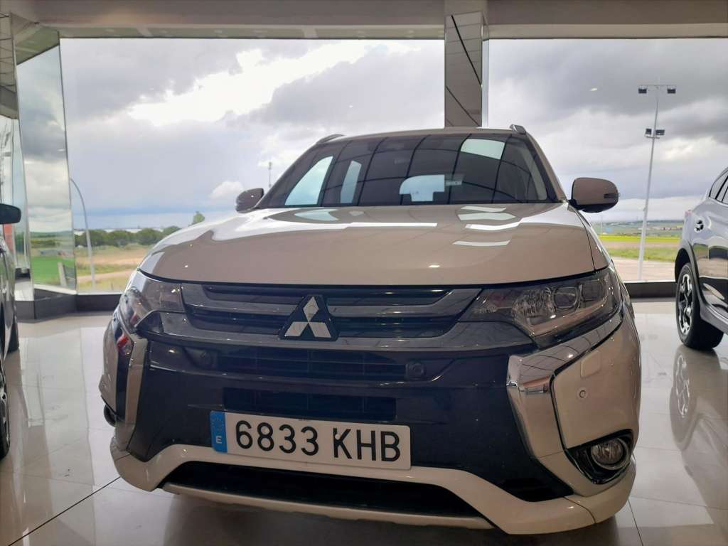 Mitsubishi Outlander PHEV Motion 4WD - foto 1