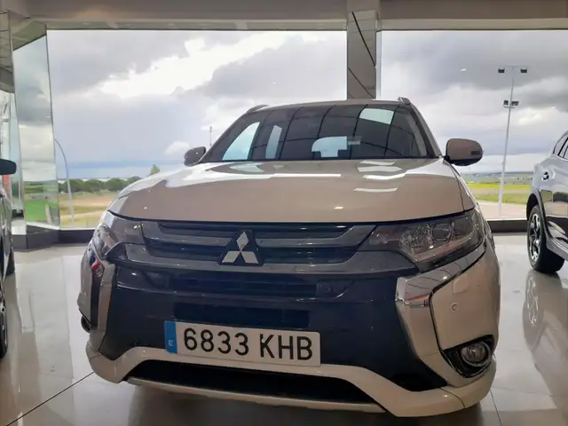 Mitsubishi Outlander PHEV Motion 4WD