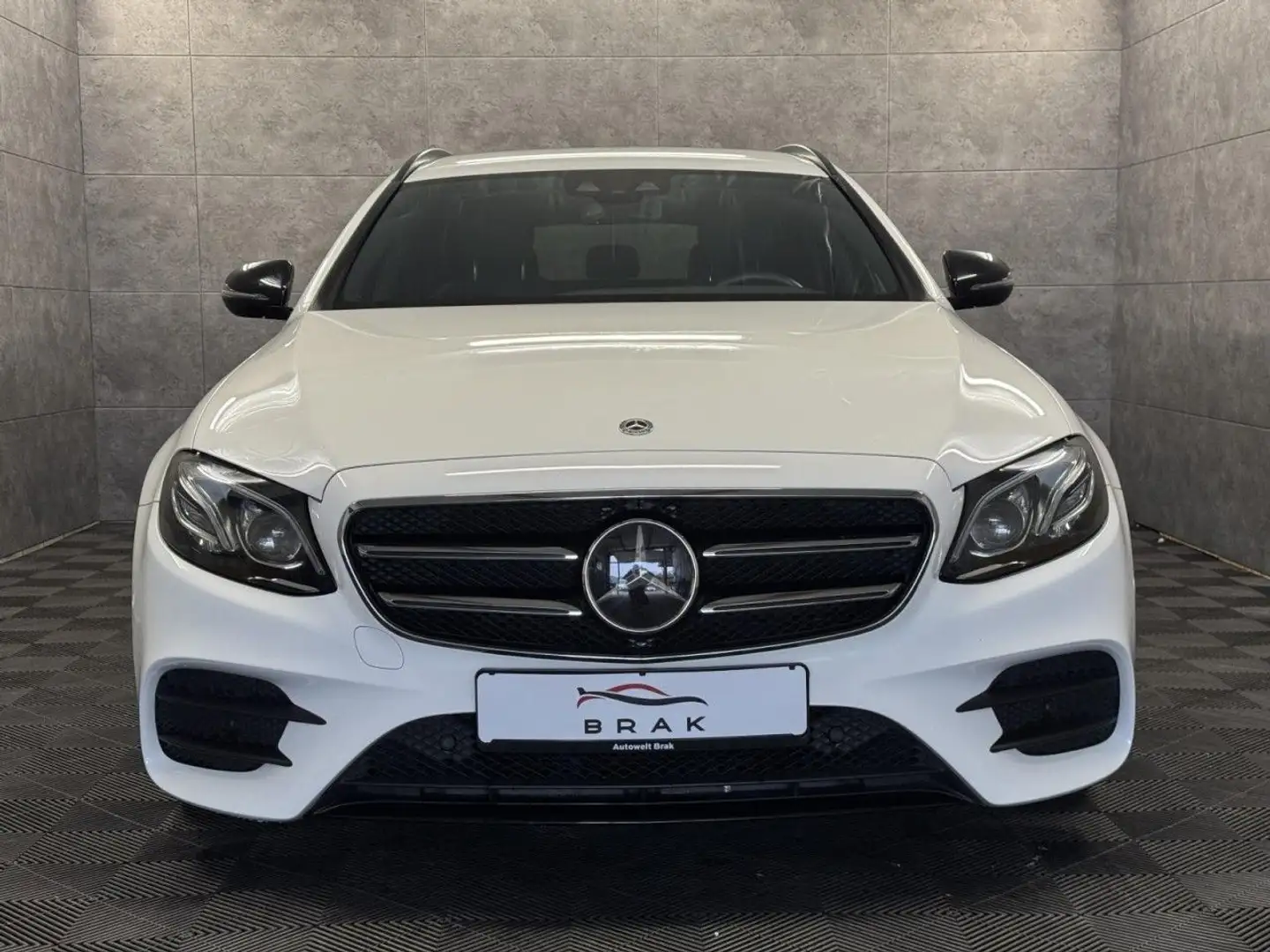 Mercedes-Benz E 300 de AMG-LINE LED*NAVI*BURMESTER*NIGHT*ACC Weiß - 2