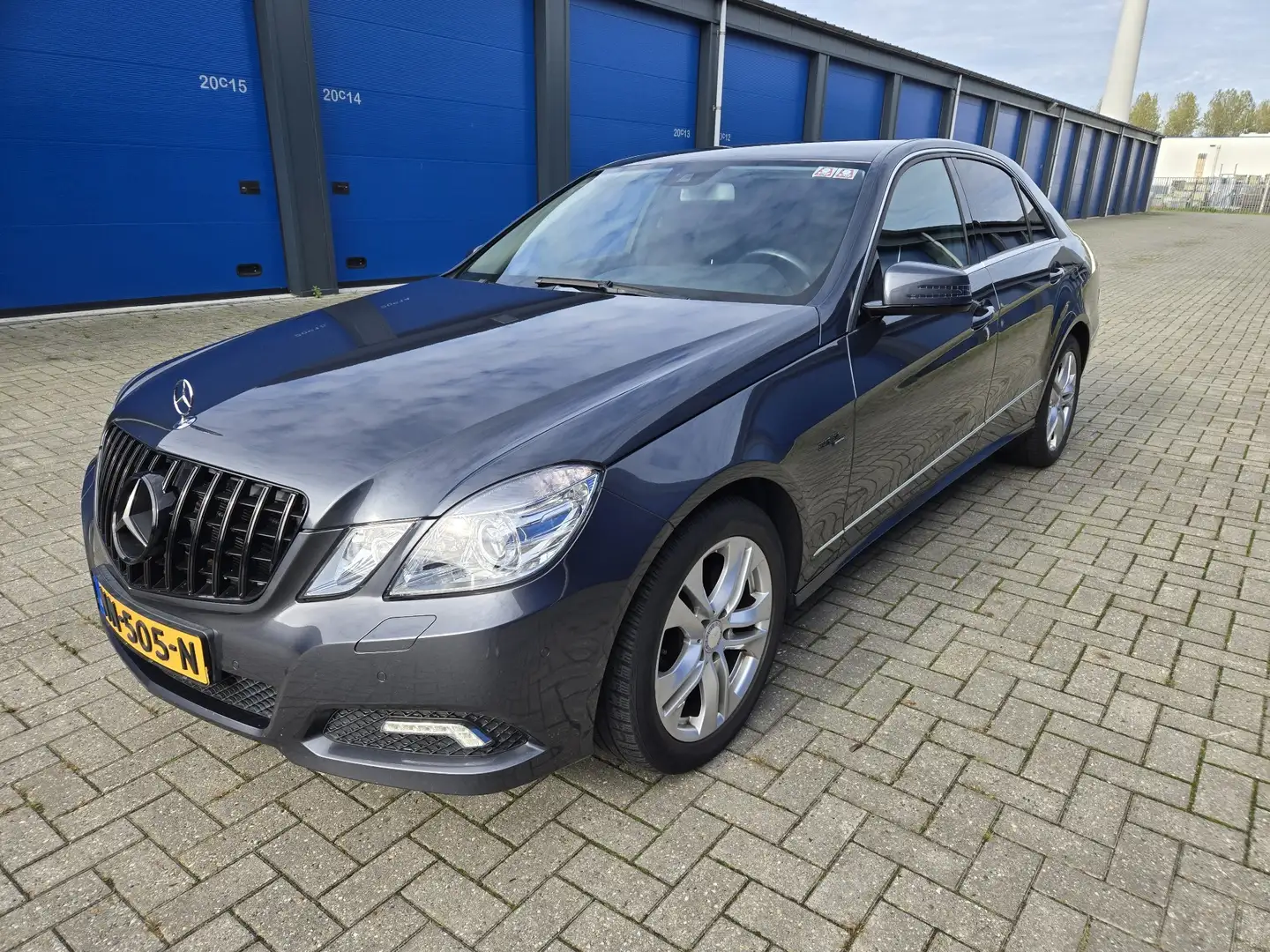Mercedes-Benz E 200 CGI Blue efficiency Grijs - 1