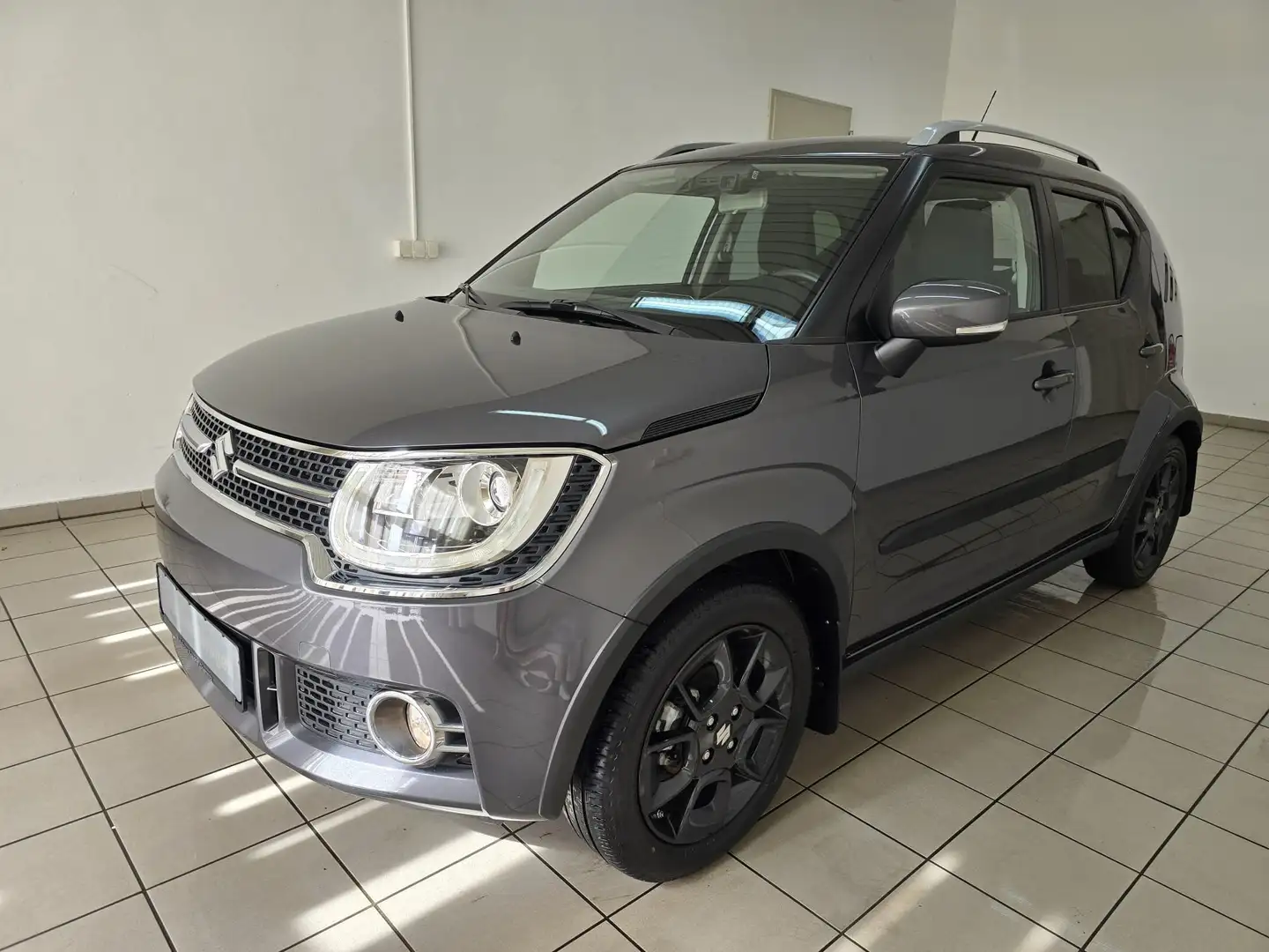 Suzuki Ignis Comfort 4x4 LED Navi Keyless Kamera AHK Grijs - 1