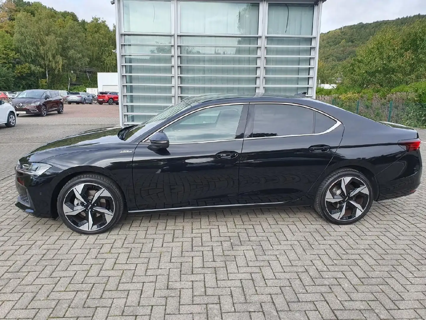 Skoda Superb Lim. 1.5 TSI mHEV 110kW L&K Schwarz - 2