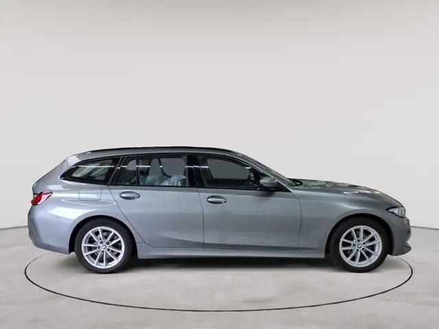 BMW 3 Series view 3