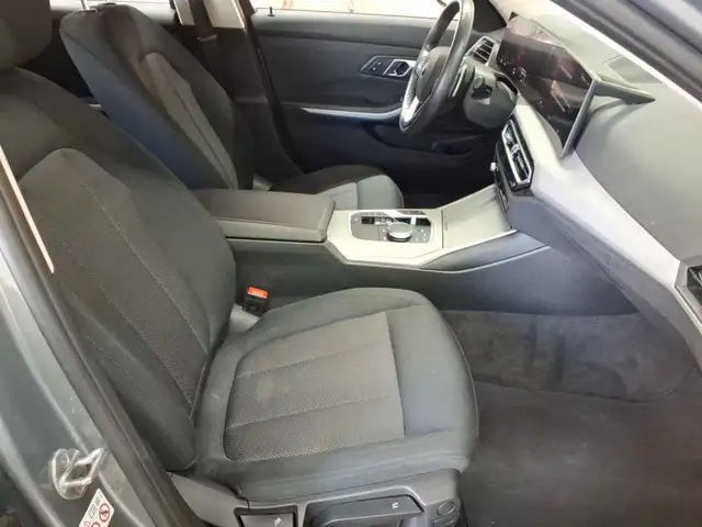 BMW 3 Series view 8