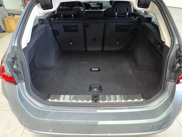 BMW 3 Series view 15
