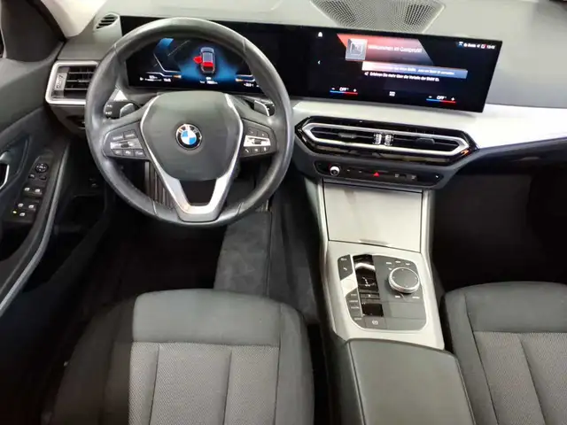 BMW 3 Series view 10