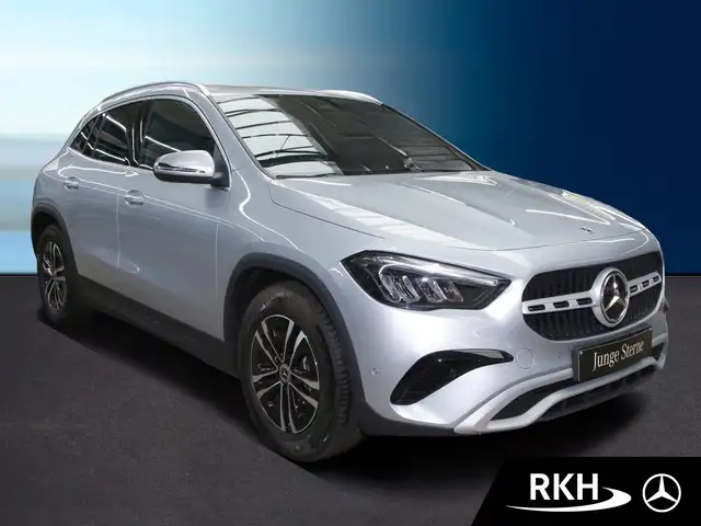Mercedes-Benz Gla view 2