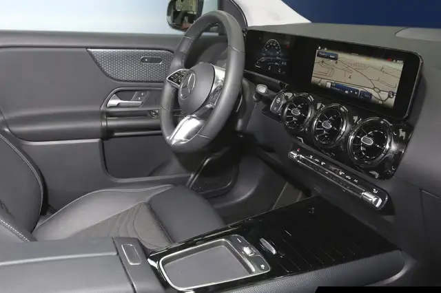 Mercedes-Benz Gla view 8