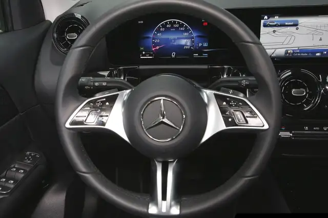 Mercedes-Benz Gla view 13
