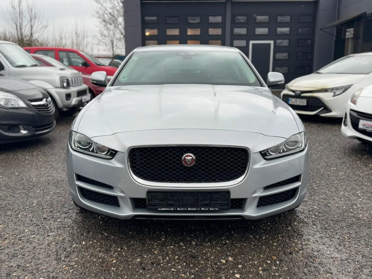 Jaguar XE Prestige AWD Automatik Argent - 1