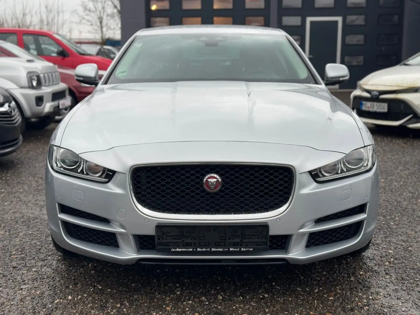 Jaguar XE Prestige AWD Automatik Argent - 2