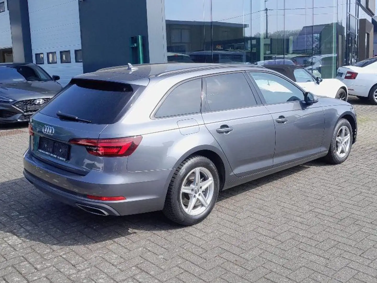 Audi A4 Avant 35 TFSI Mild hybride Leder / Navi / Airco Gris - 2