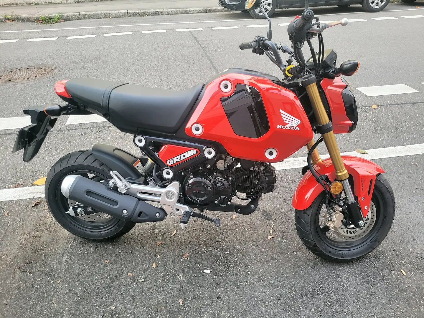 Honda MSX 125 rot, neuwertig, EZ 09/2022, nur 199 km Roşu - 1
