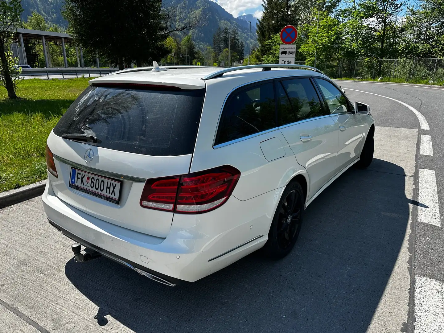 Mercedes-Benz E 250 4 Matic / NEUE PICKERL / harman kardon / standheiz - 2