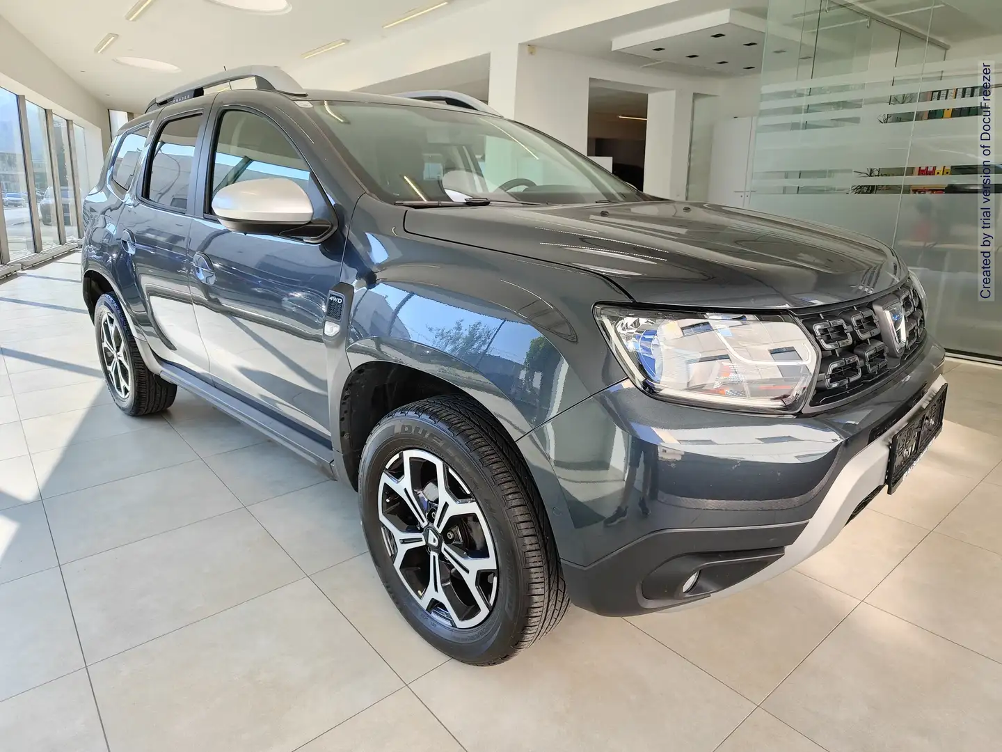 Dacia Duster SCe 115 S Prestige Grau - 2