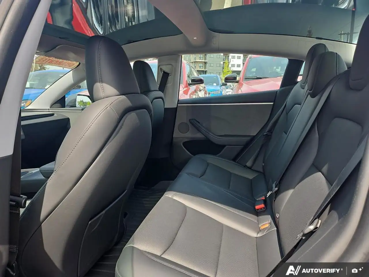 Tesla Model 3 снимка Tesla Model 3