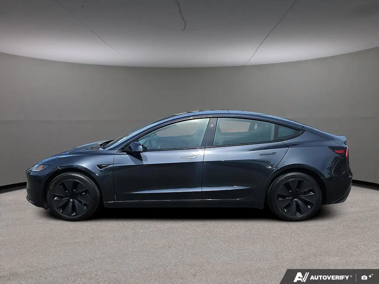 Tesla Model 3 снимка Tesla Model 3