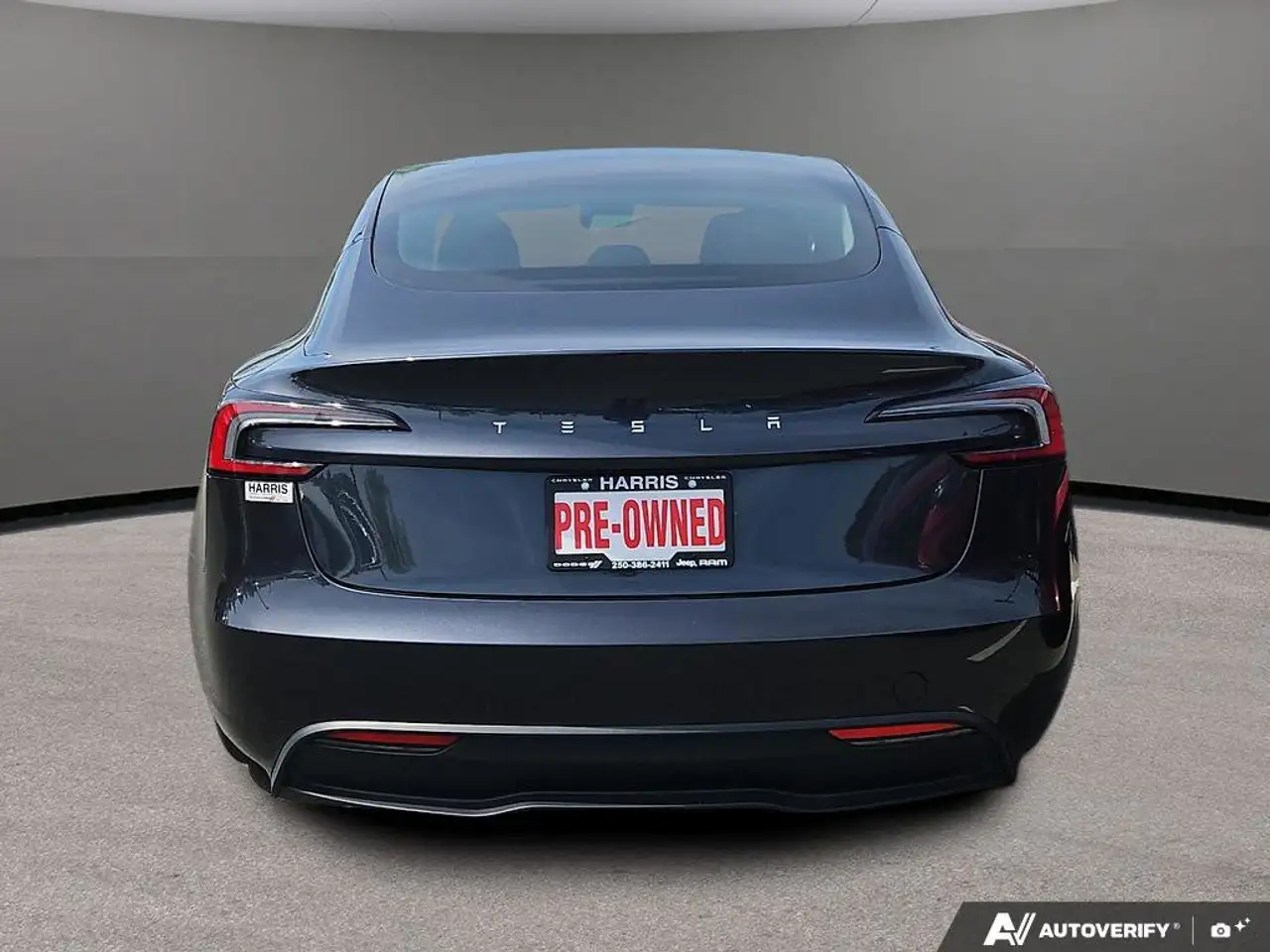 Tesla Model 3 снимка Tesla Model 3