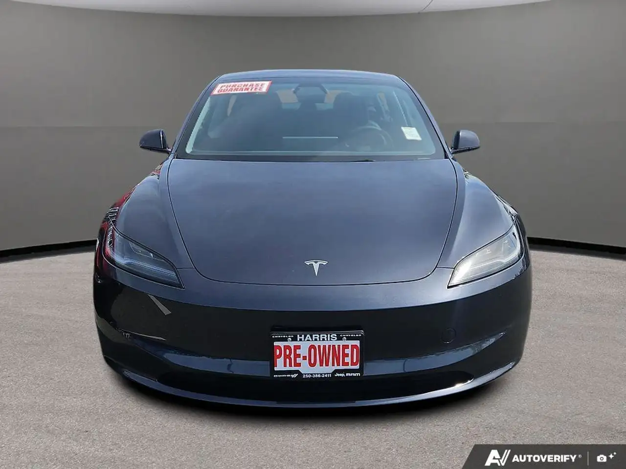 Tesla Model 3 снимка Tesla Model 3