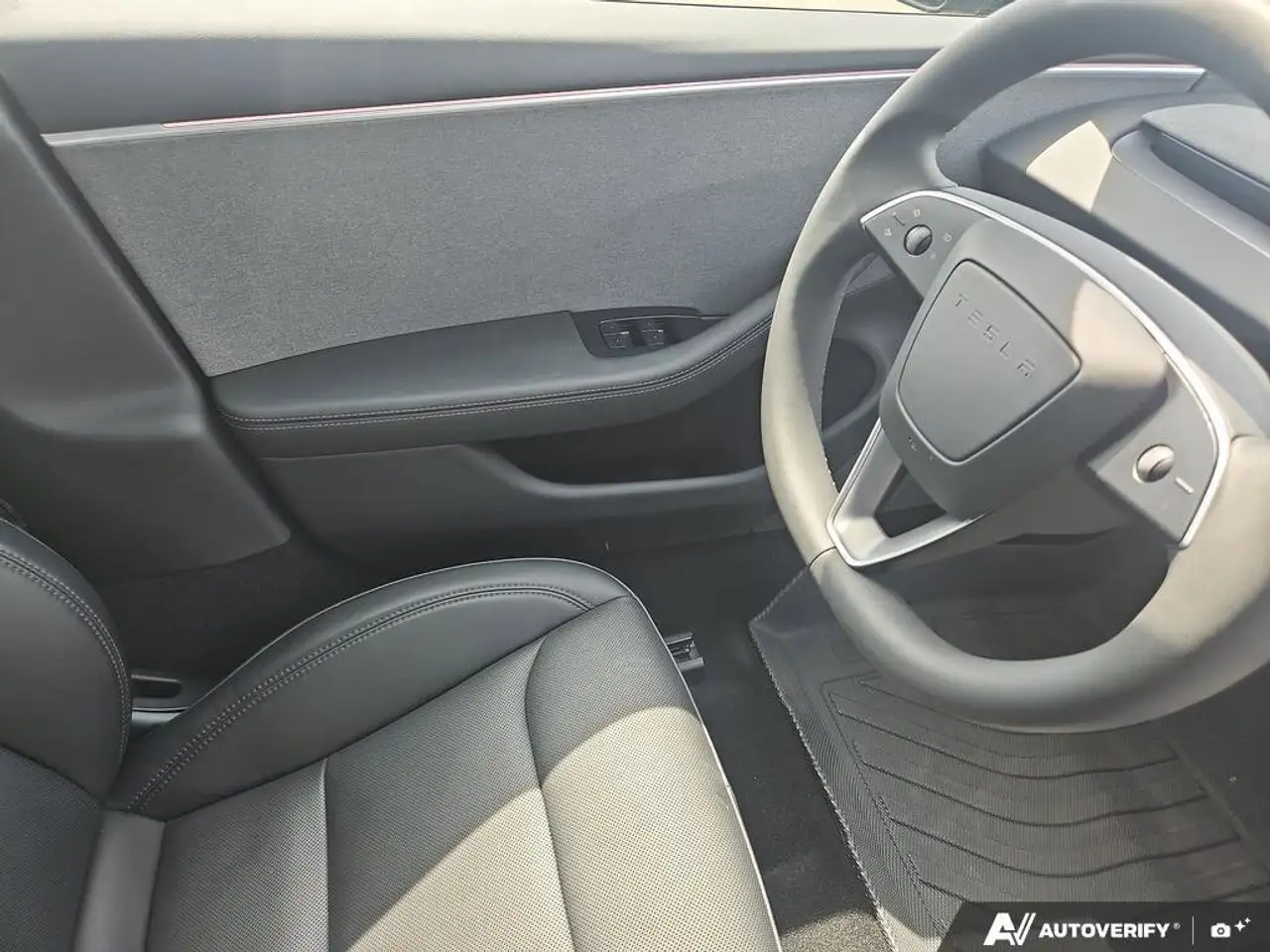 Tesla Model 3 снимка Tesla Model 3