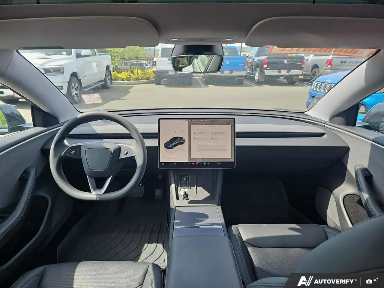 Tesla Model 3 снимка Tesla Model 3