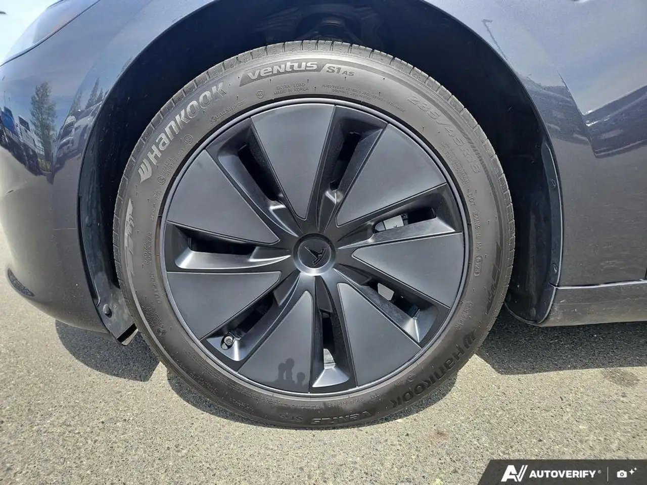 Tesla Model 3 снимка Tesla Model 3