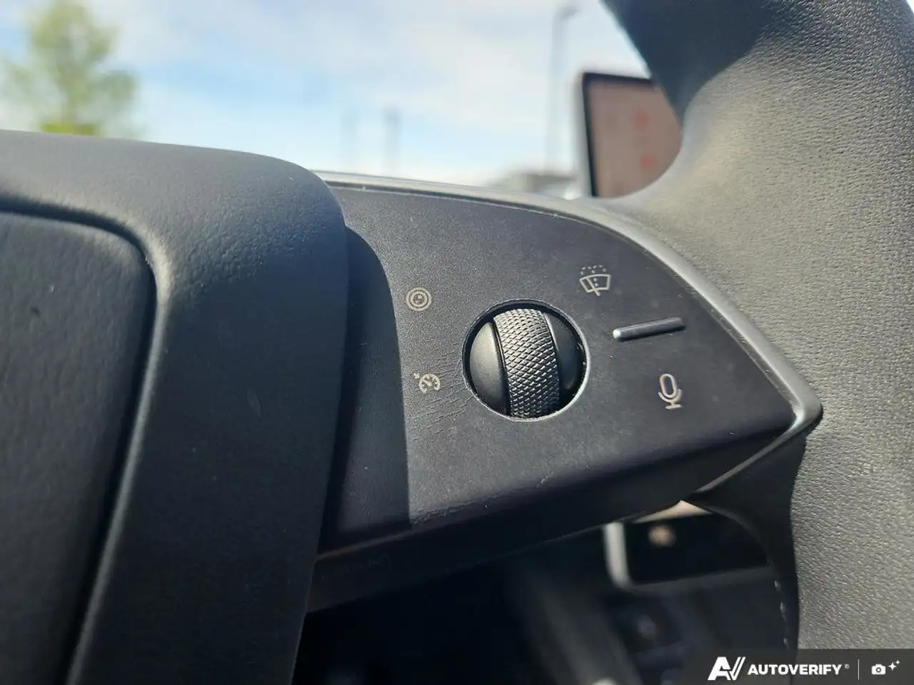 Tesla Model 3 снимка Tesla Model 3