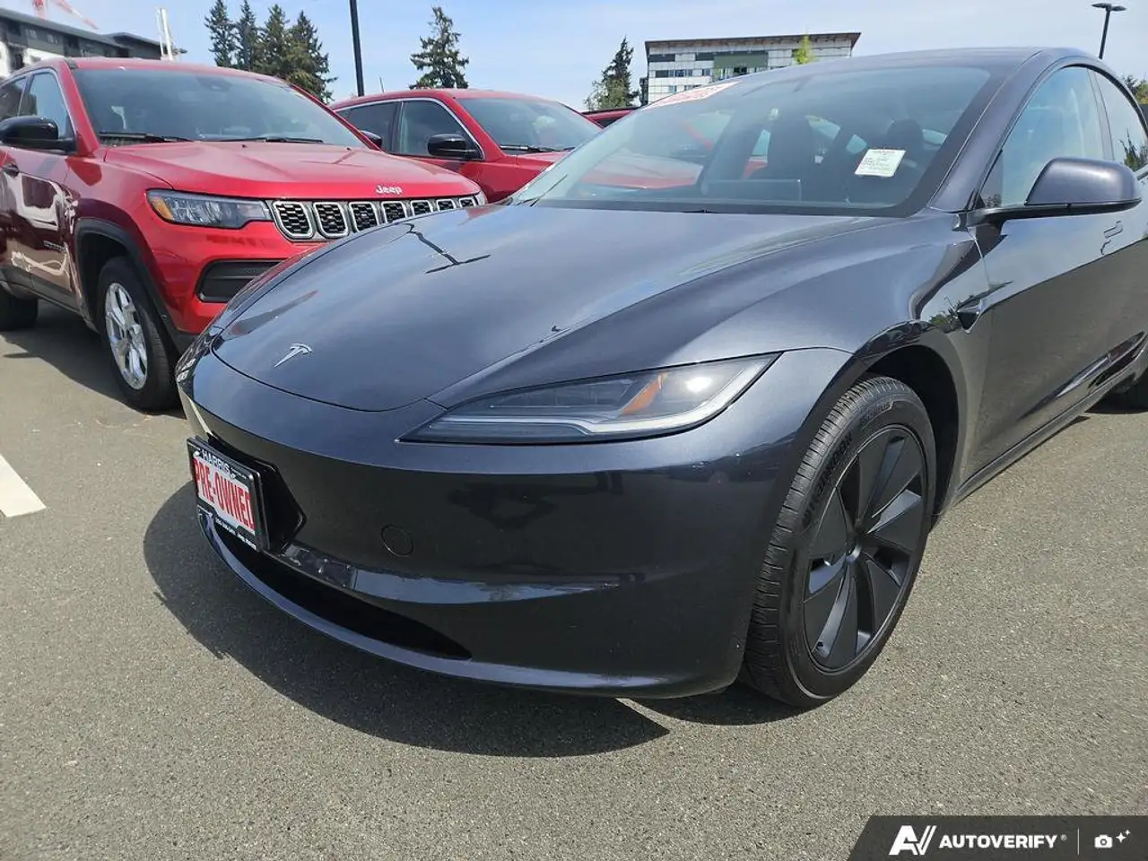 Tesla Model 3 снимка Tesla Model 3