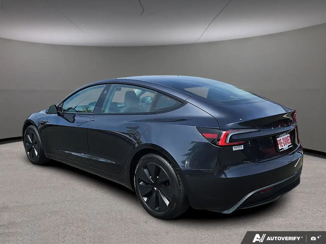 Tesla Model 3 снимка Tesla Model 3