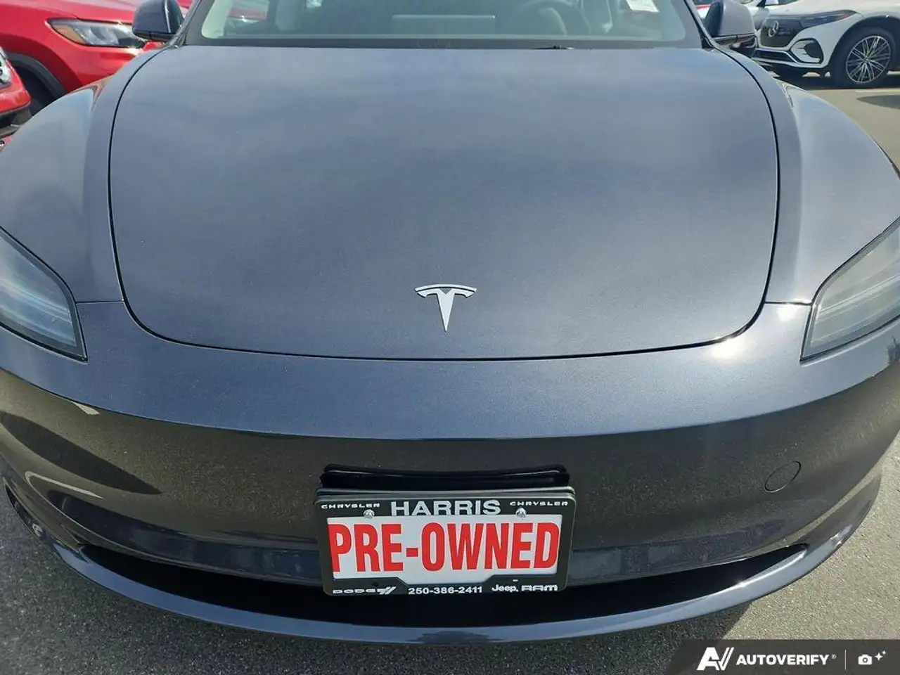 Tesla Model 3 снимка Tesla Model 3