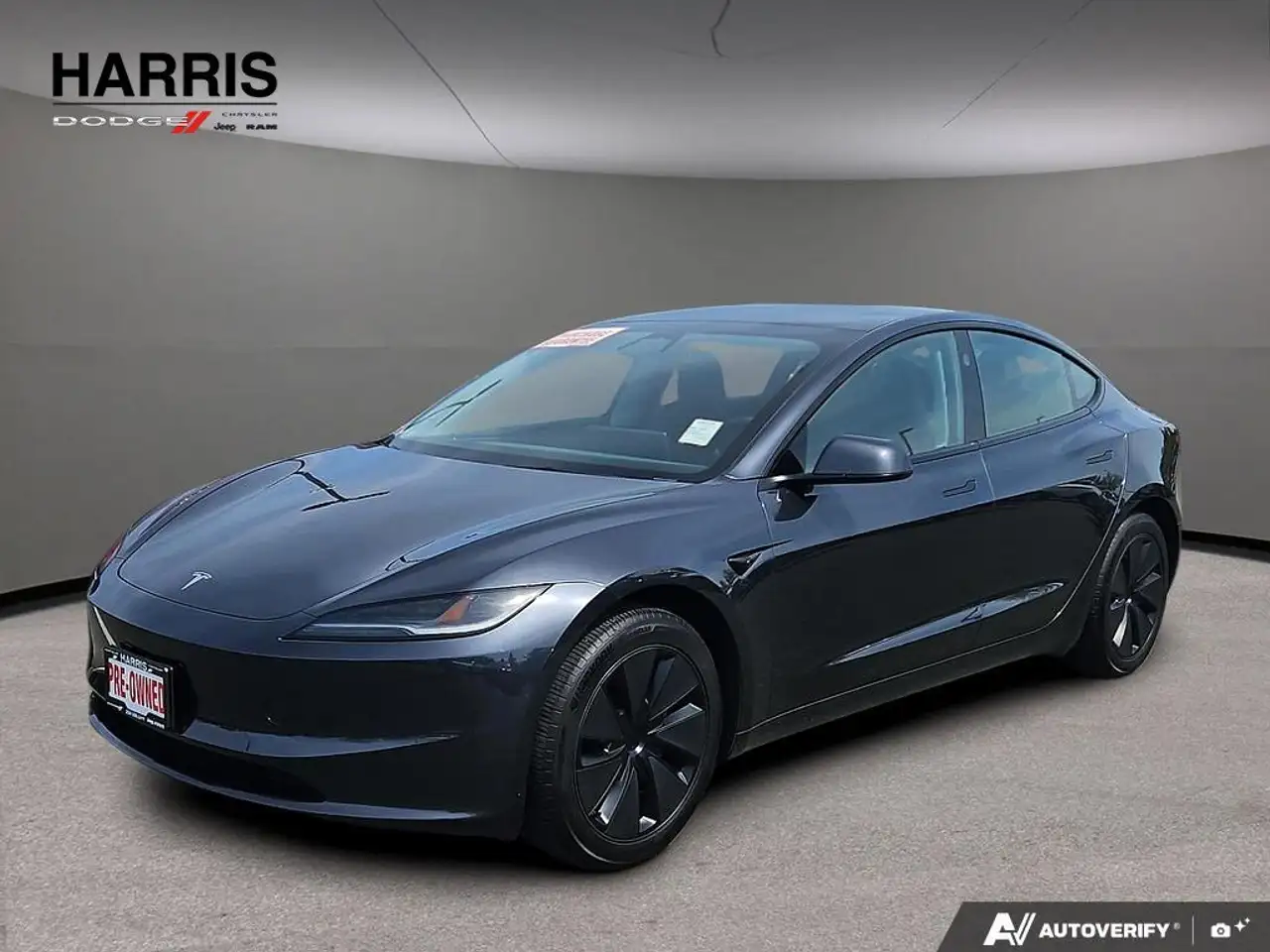 Tesla Model 3 снимка Tesla Model 3