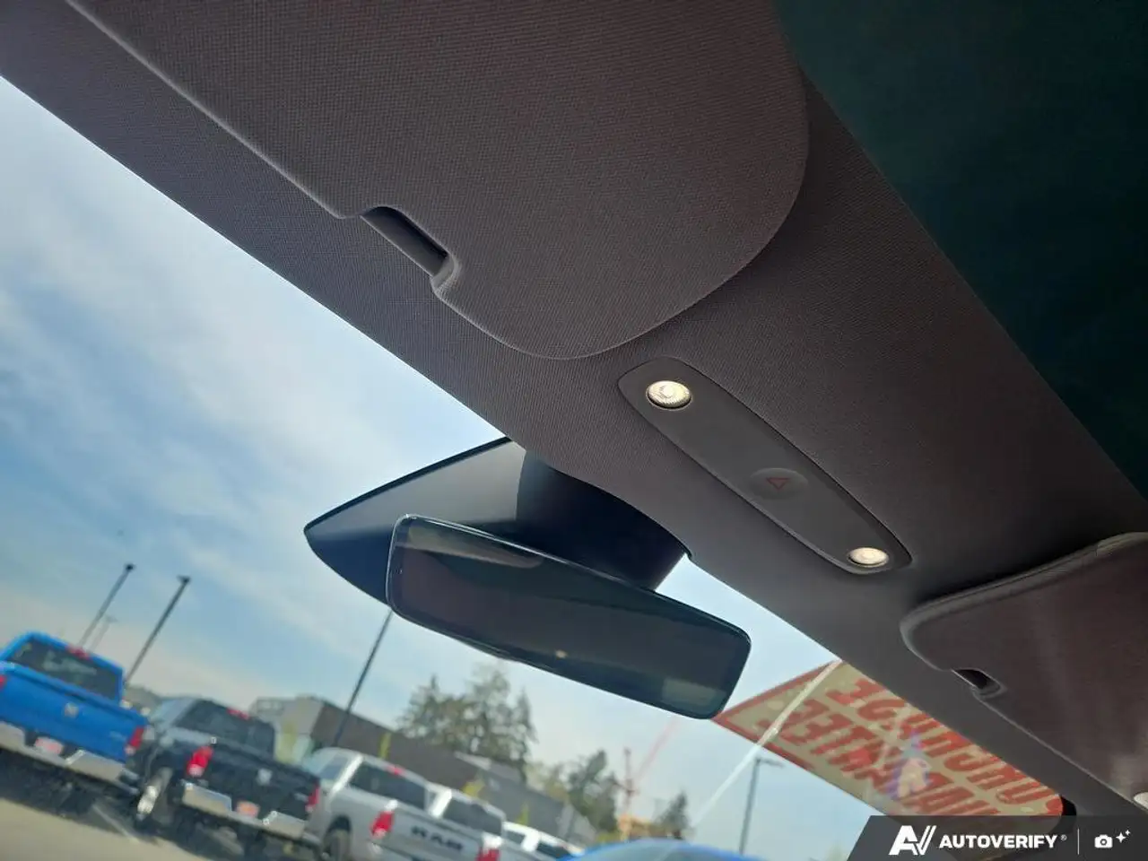 Tesla Model 3 снимка Tesla Model 3