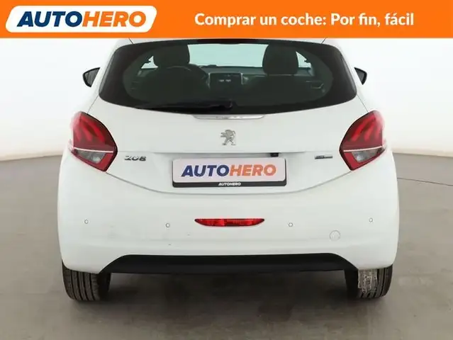 Peugeot 208 view 5