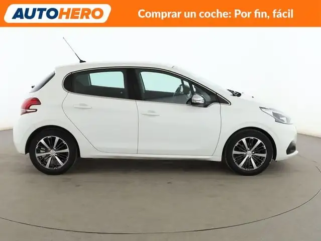 Peugeot 208 view 7