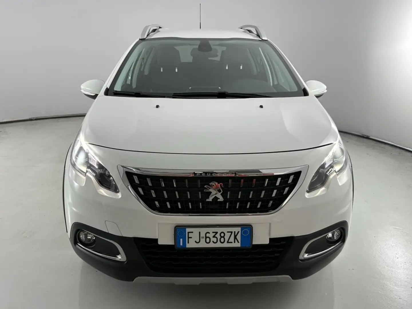 Peugeot 2008 1.2 PureTech Turbo Allure Blanc - 2