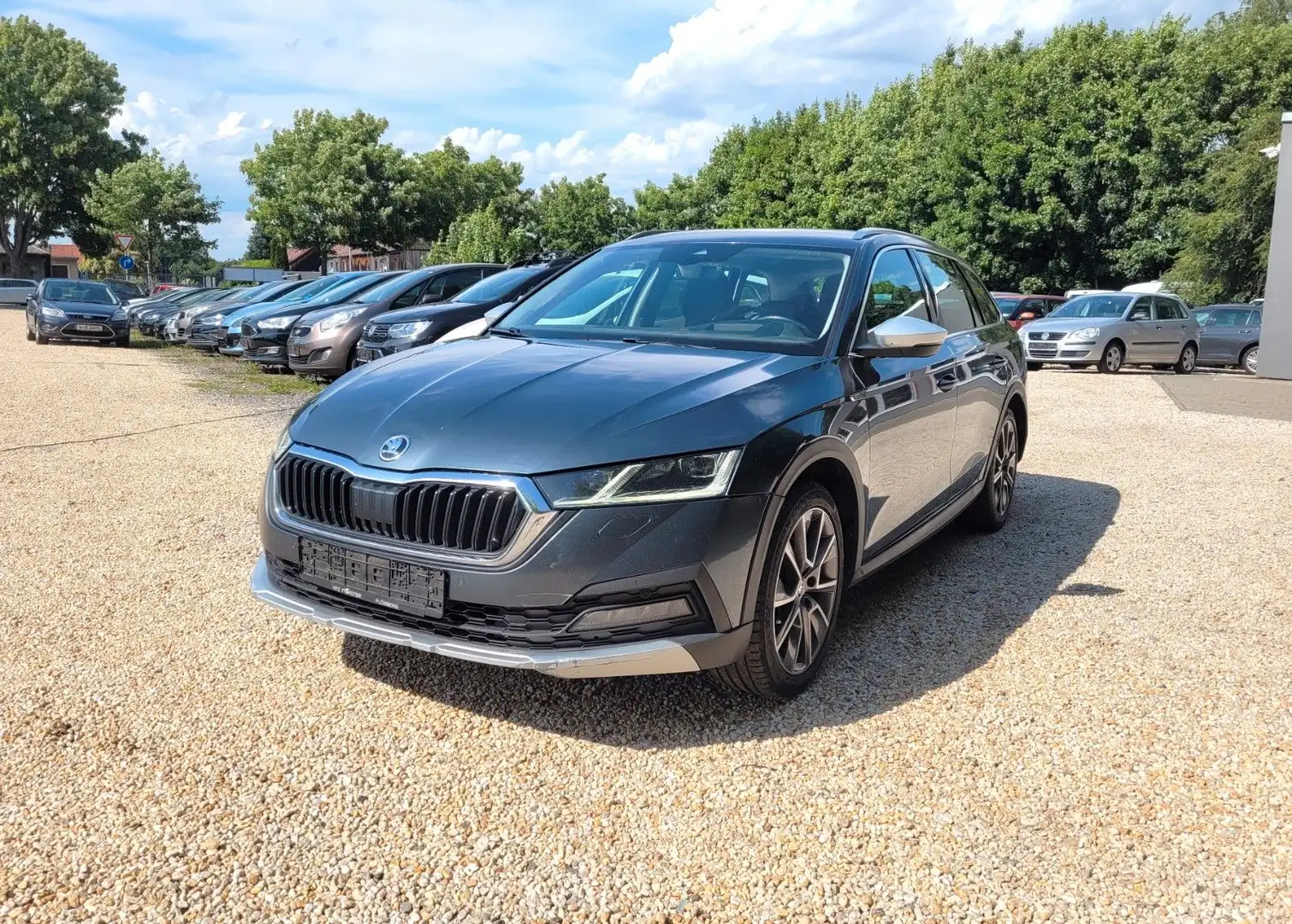 Skoda Octavia Combi Scout 4x4*Navi*Klima*SZH*LMF*TÜV* Grau - 1