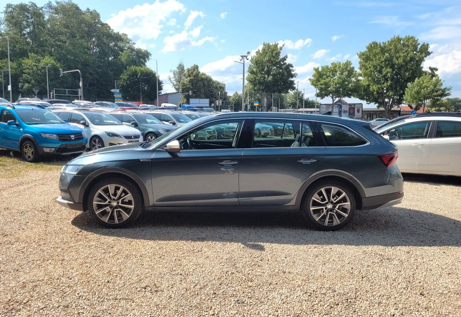 Skoda Octavia Combi Scout 4x4*Navi*Klima*SZH*LMF*TÜV* Grau - 2