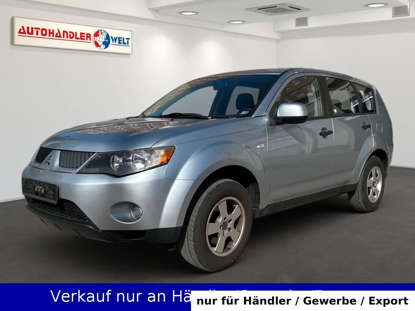 Mitsubishi Outlander 2.0 DI-D Invite 4WD AAC AHK Silber - 1