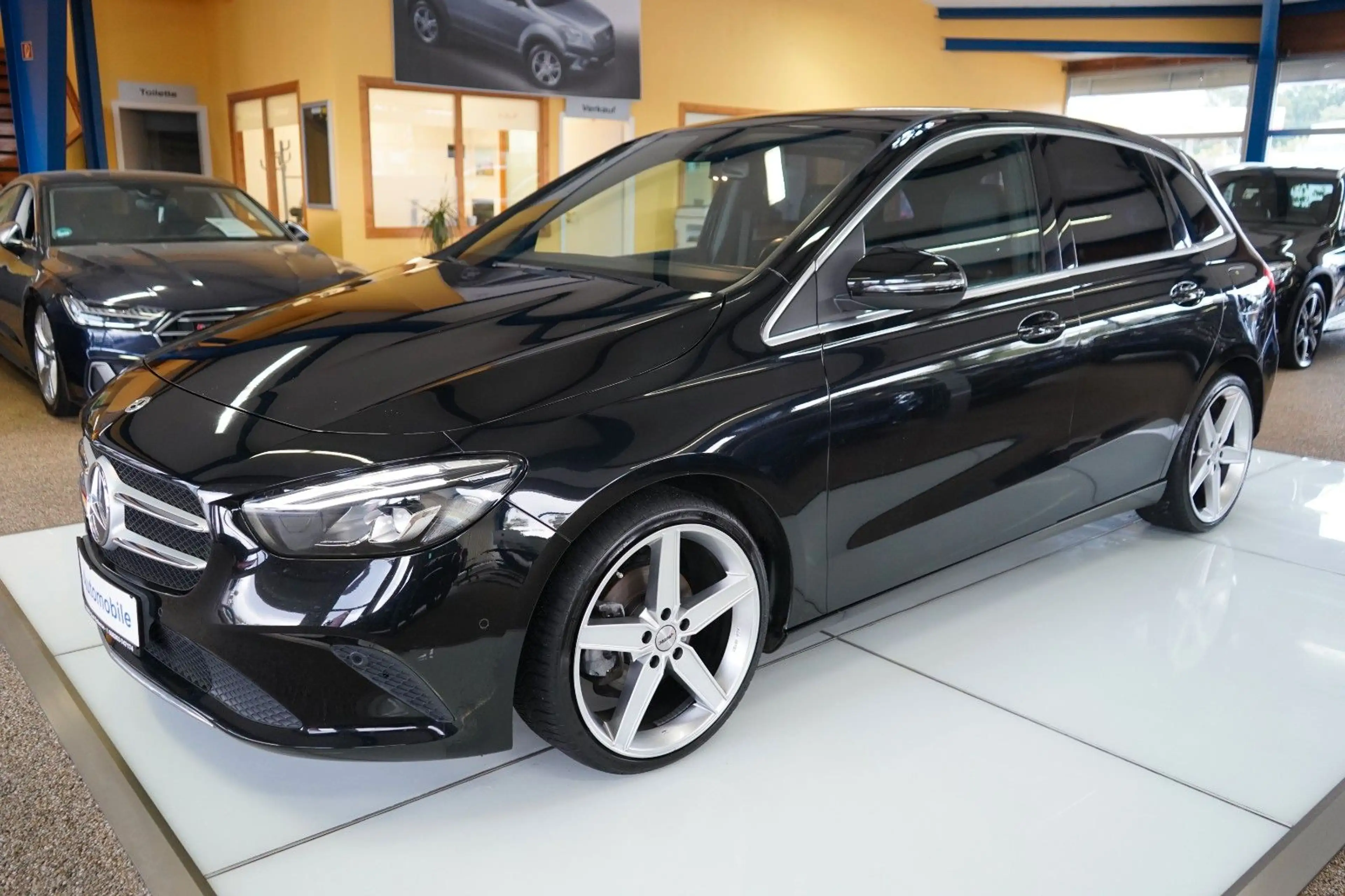 Mercedes-Benz B 180 d AUTOMATIK / XENON / NAVI / TEIL-LEDER