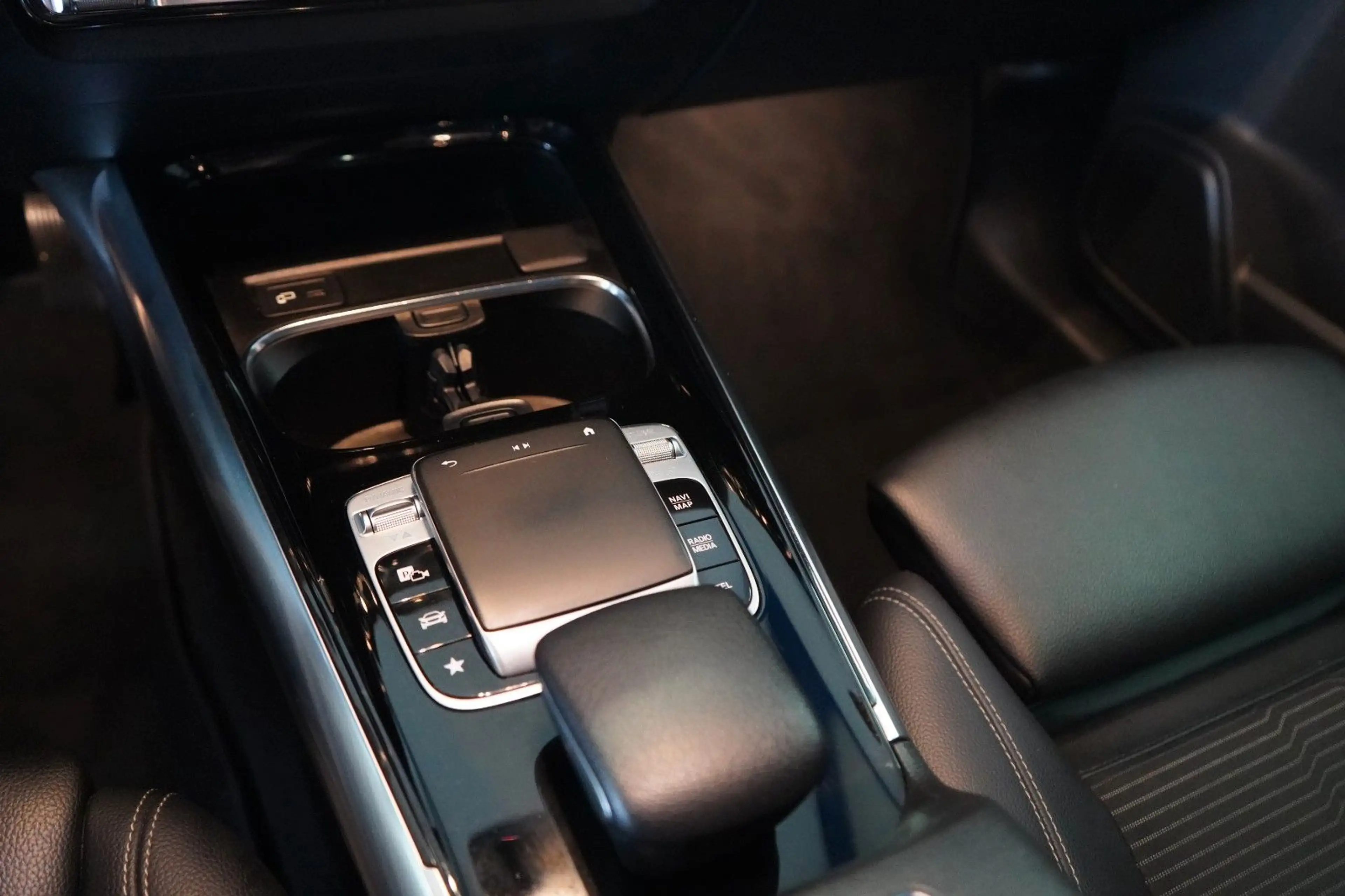 Mercedes-Benz B 180 d AUTOMATIK / XENON / NAVI / TEIL-LEDER — photo 14
